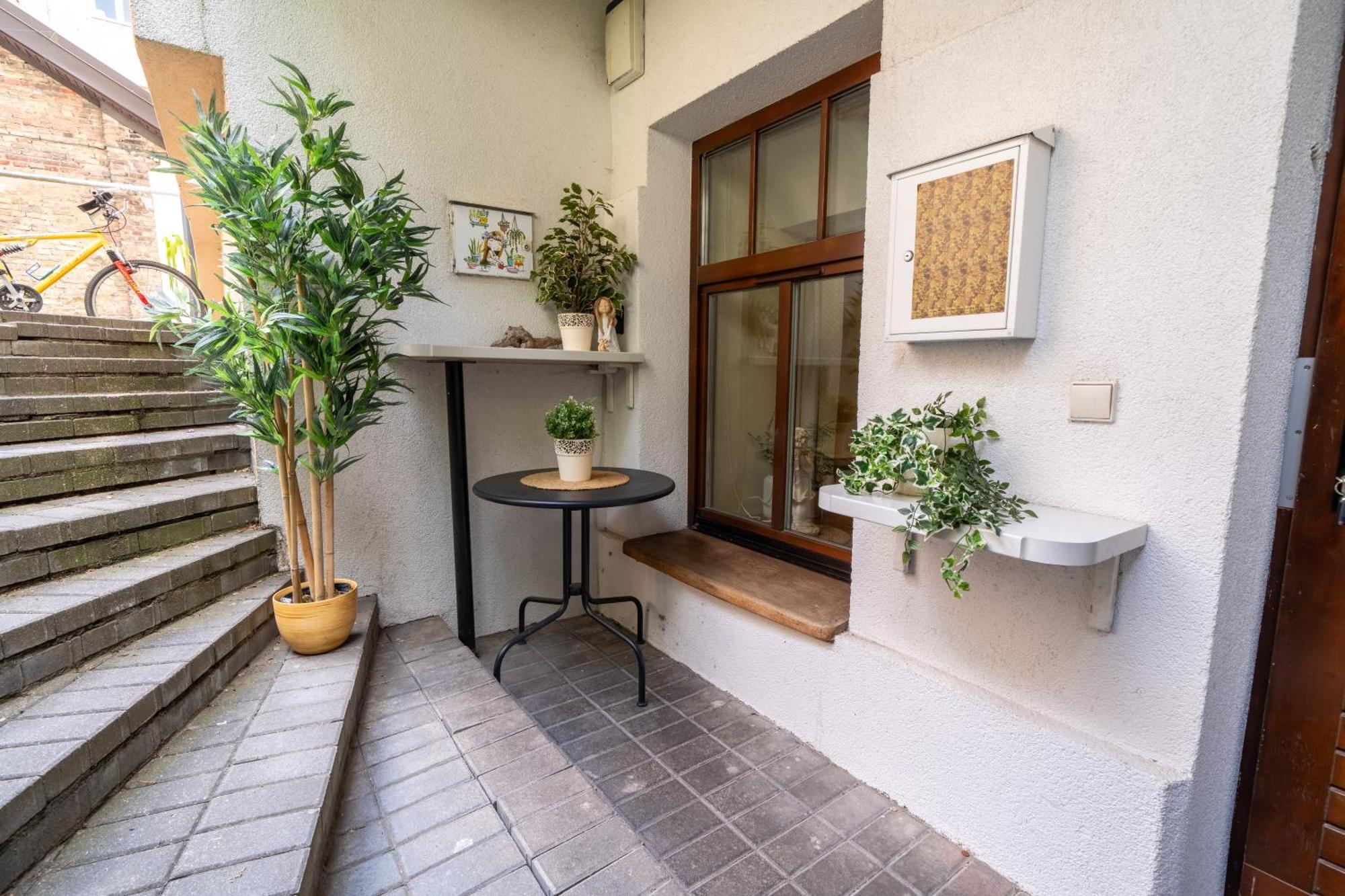 Cozy Suite With Inner Yard VNO Extérieur photo